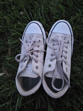 Converse Women Low Top Sneakers in Light Grey And White .
